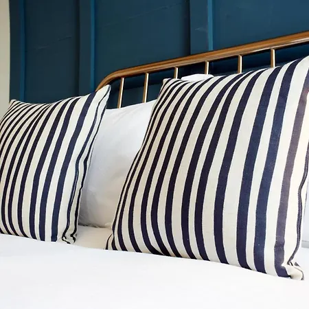 The Bishy By Chateau Anna, Centre & Free Parking Holiday home *