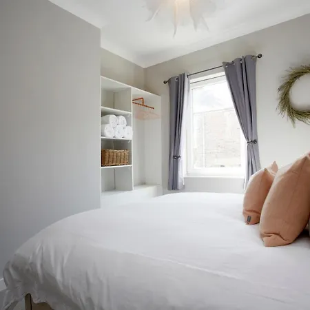 The Bishy By Chateau Anna, Centre & Free Parking Holiday home York