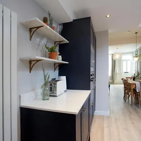 The Bishy By Chateau Anna, Centre & Free Parking *