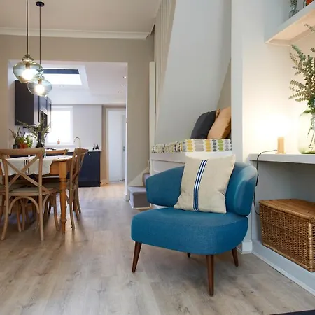 The Bishy By Chateau Anna, Centre & Free Parking Holiday home York