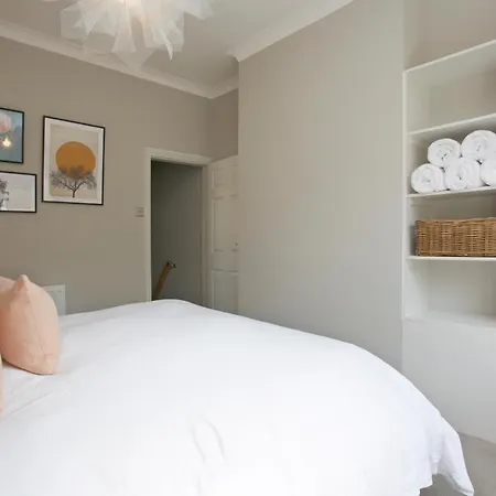 The Bishy By Chateau Anna, Centre & Free Parking Holiday home *