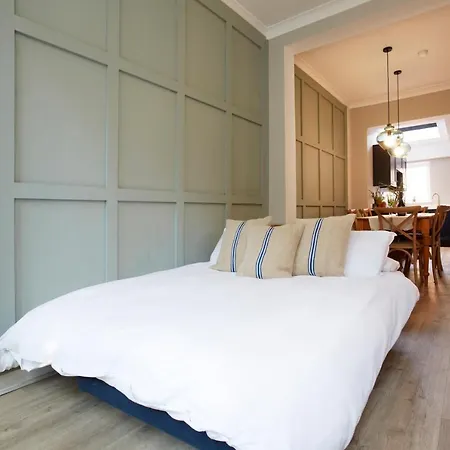 The Bishy By Chateau Anna, Centre & Free Parking Holiday home *