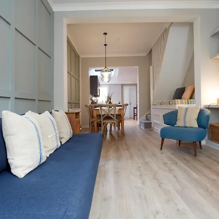 The Bishy By Chateau Anna, Centre & Free Parking Holiday home *