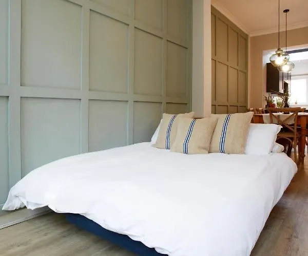 Ferienhaus The Bishy, Centre & Free Parking *