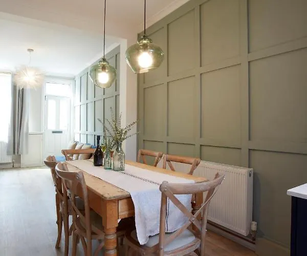 The Bishy, Centre & Free Parking Ferienhaus *