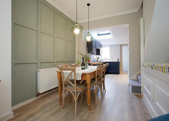 Ferienhaus The Bishy, Centre & Free Parking *