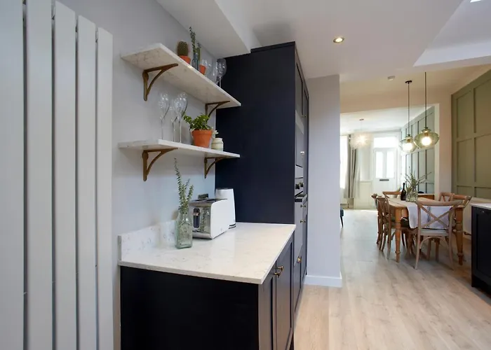 The Bishy, Centre & Free Parking *