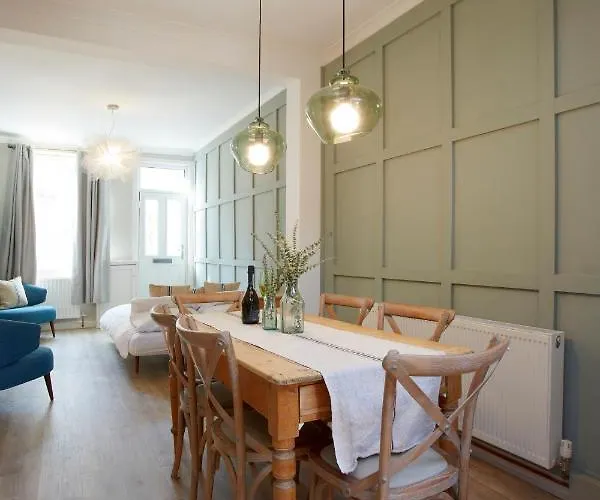 The Bishy, Centre & Free Parking Ferienhaus