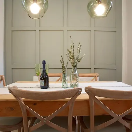 The Bishy By Chateau Anna, Centre & Free Parking