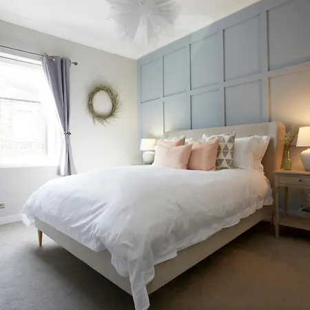 The Bishy By Chateau Anna, Centre & Free Parking *